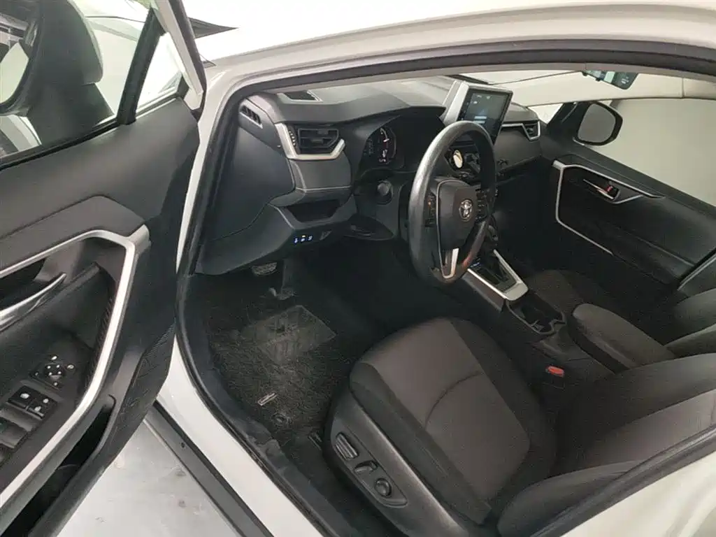 Toyota RAV4 Rongfang 2020 2.0L CVT 2WD Trend Edition фото 16