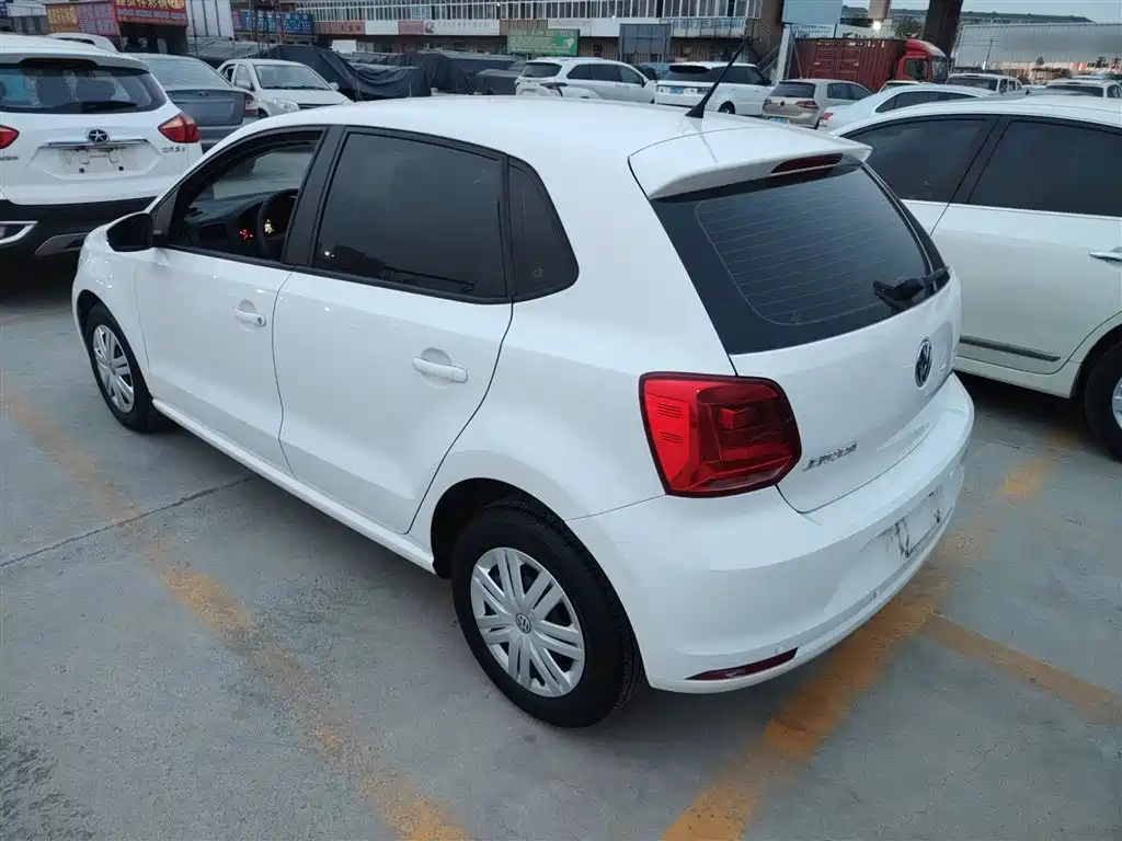 Volkswagen Polo 2016 1.4L Automatic Trend фото 23