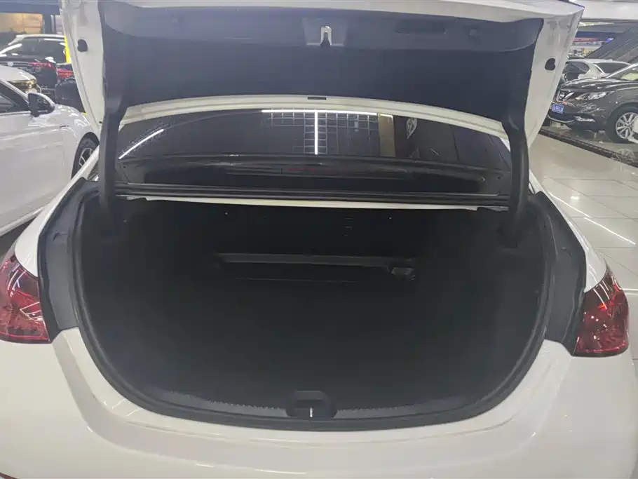 Mercedes-Benz C-Class 2023 Facelift C 260 L Sport Edition фото 4