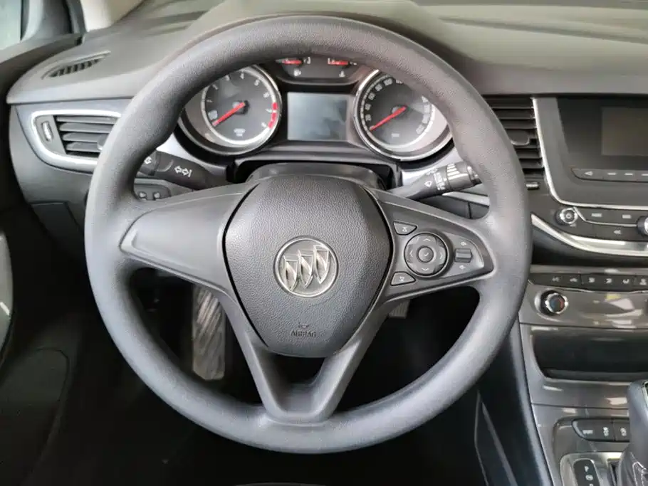 Photo 15 - Buick Verano