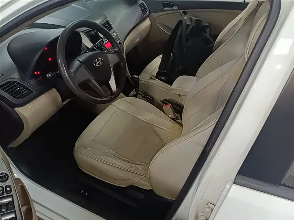 Hyundai Verna 2016 1.4L Automatic Smart GLS фото 15