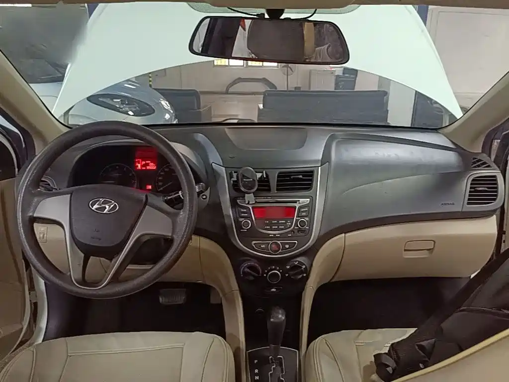 Hyundai Verna 2016 1.4L Automatic Smart GLS фото 10