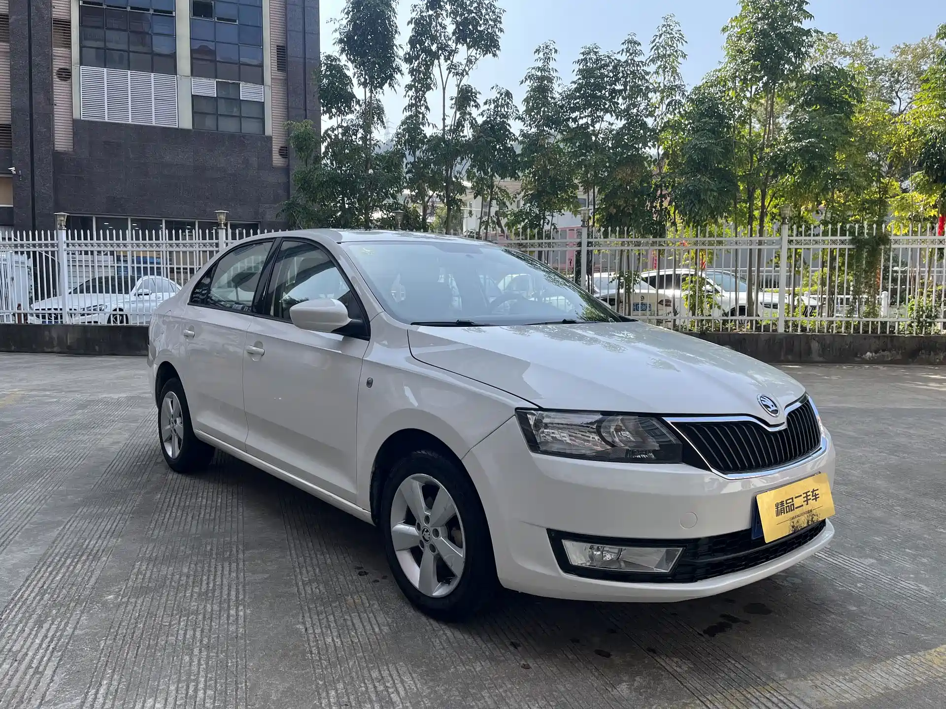 Photo 3 - Škoda Rapid