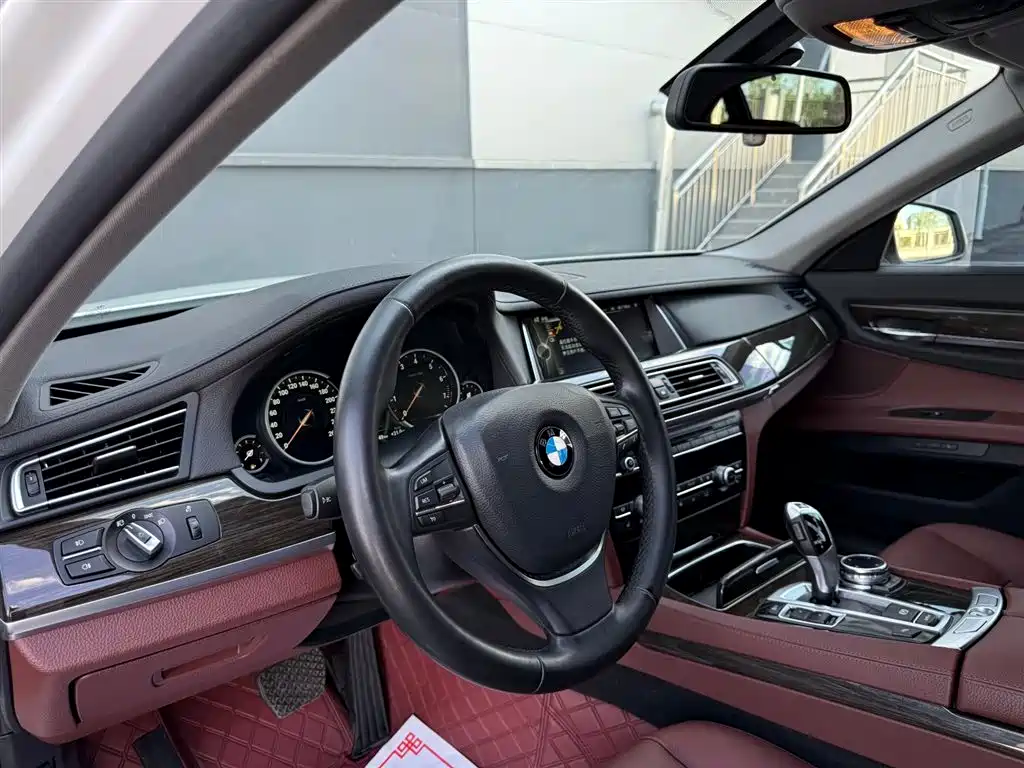 BMW 7 Series 2013 Model 730Li Leading фото 12