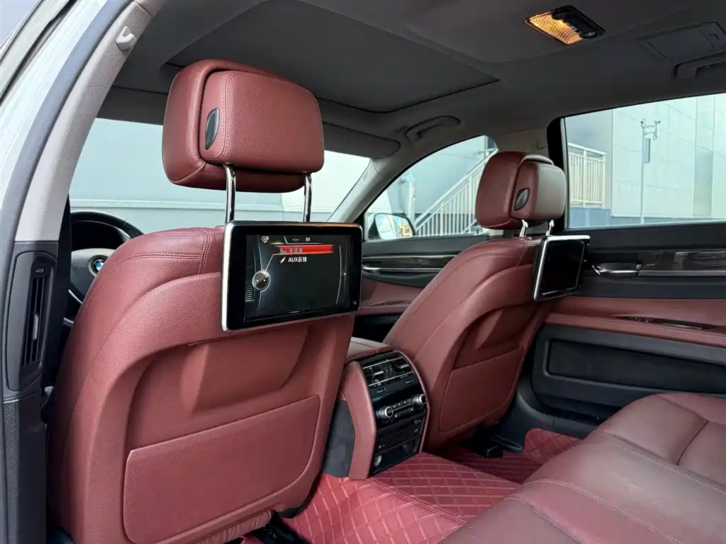 BMW 7 Series 2013 Model 730Li Leading фото 17