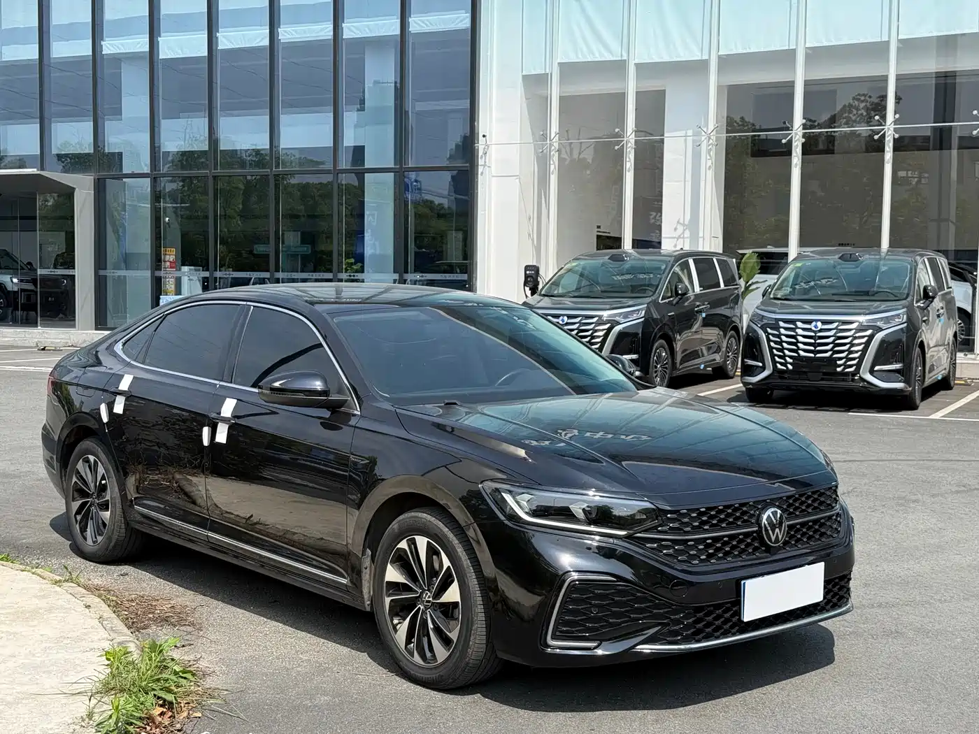 Volkswagen Passat 2022 330TSI Starlight Luxury Edition фото 11