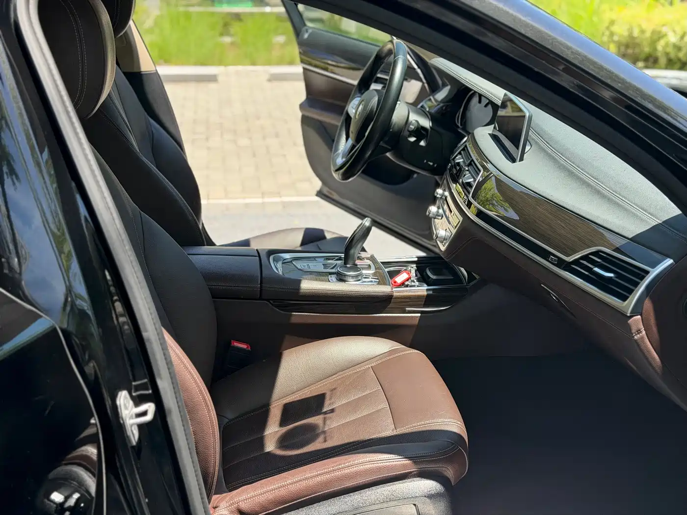 BMW 7 Series 2016 730Li Leading фото 9