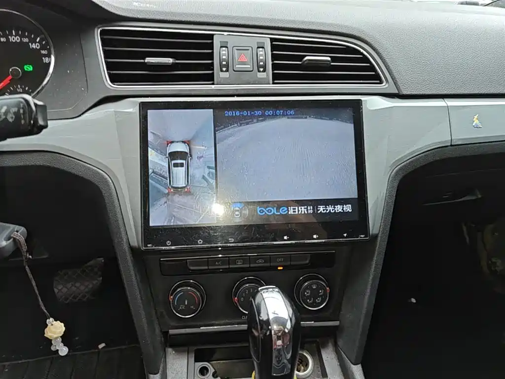 Volkswagen Lamando 2015 230TSI DSG Style фото 12