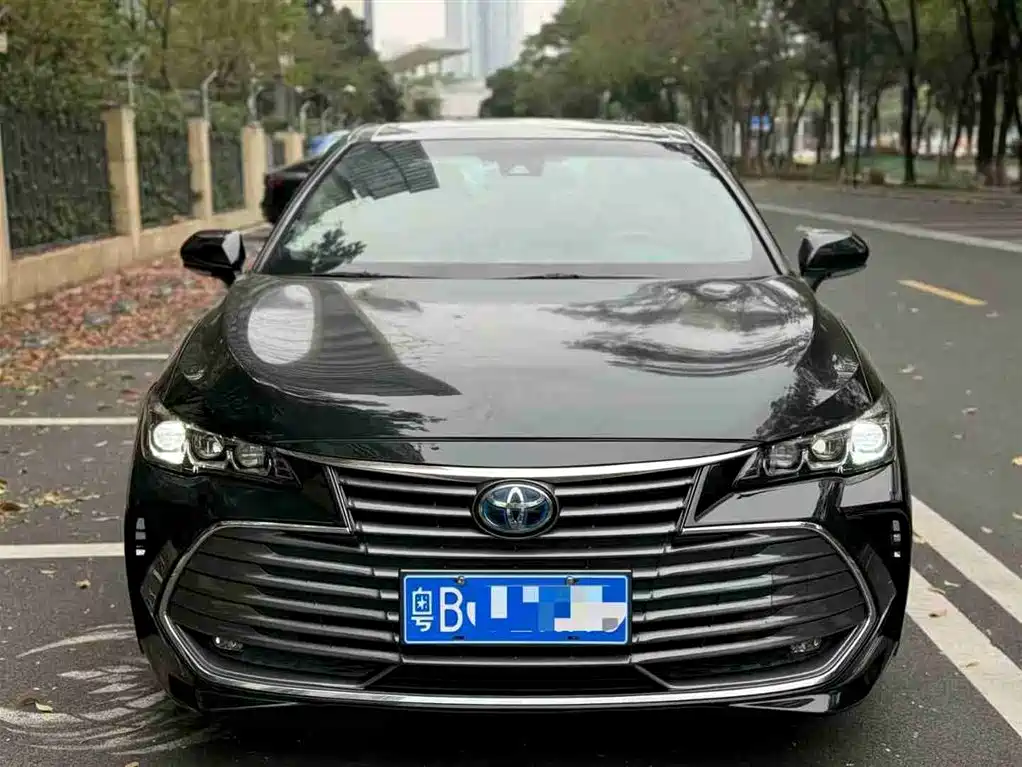 Toyota Avalon 2019 Hybrid 2.5L Luxury Edition China VI фото 2