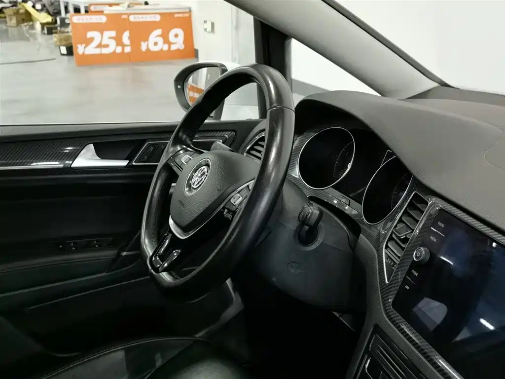 Volkswagen Golf Sportsvan 2018 230TSI Automatic Luxury фото 22
