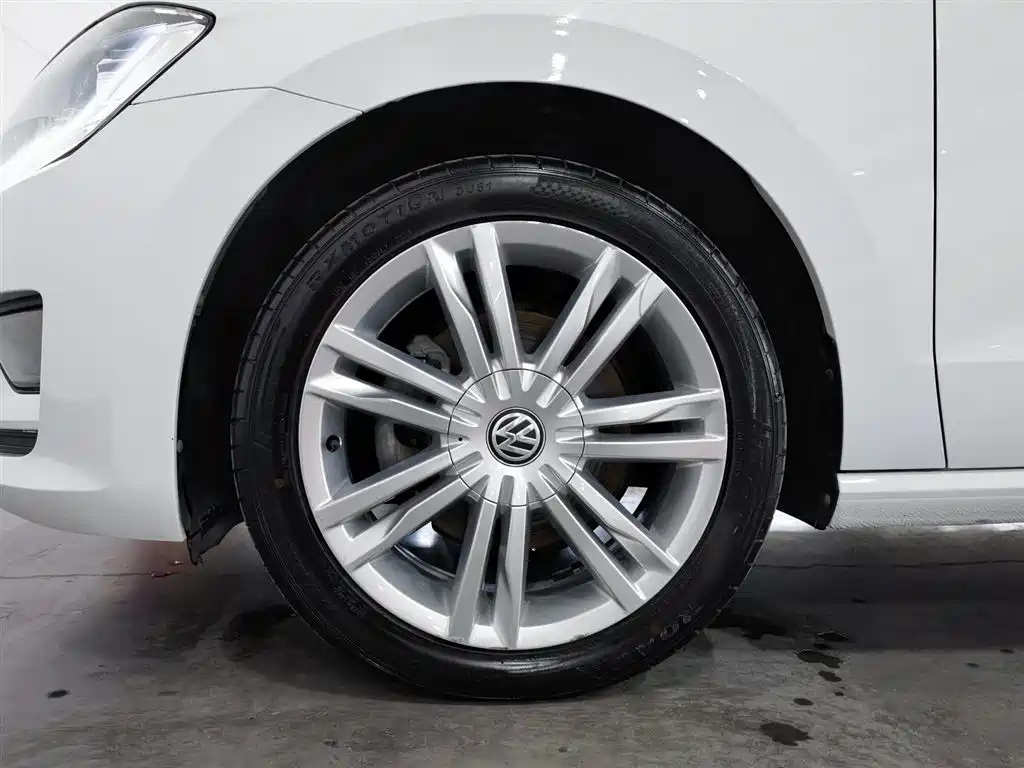Volkswagen Golf Sportsvan 2018 230TSI Automatic Luxury фото 17