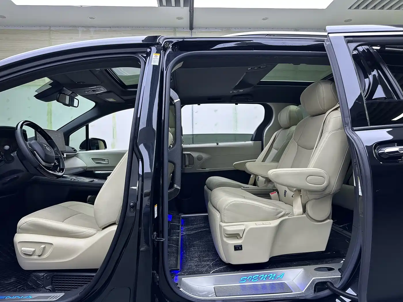 Toyota Sienna 2021 2.5L Hybrid Ultimate Edition фото 9