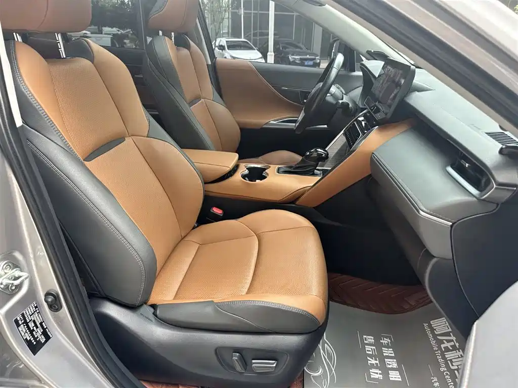 Toyota Venza 2022 2.0L CVT 2WD Premium фото 6