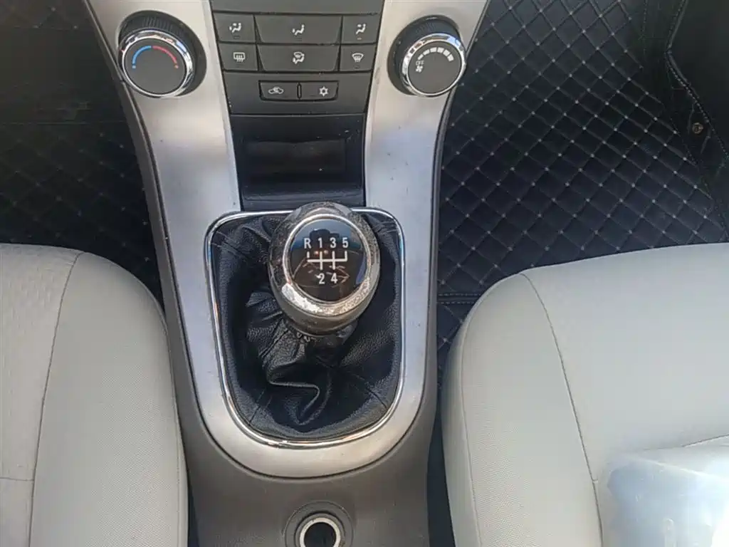 Chevrolet Cruze 2015 1.5L Classic SL MT фото 14