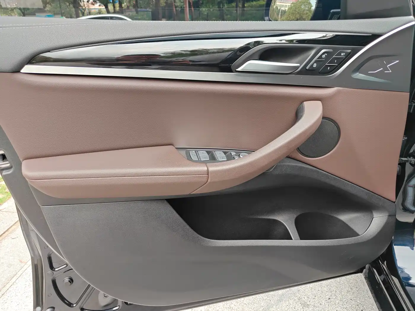 BMW iX3 2024 Leading Edition фото 13