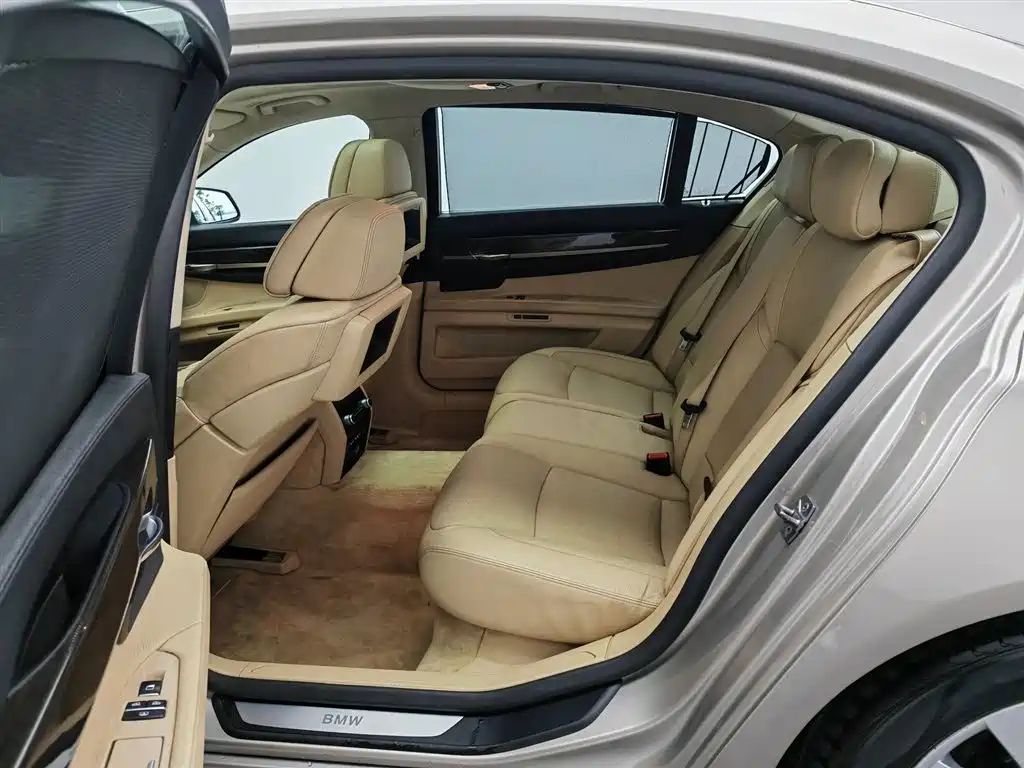 BMW 7 Series 2009 740Li Luxury фото 15