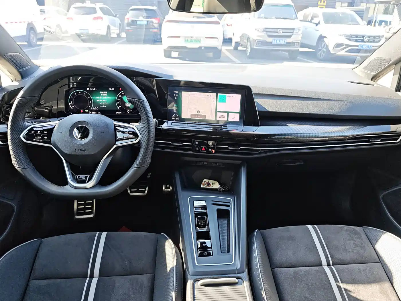 Volkswagen Golf 2023 280TSI DSG R-Line 20th Anniversary Edition фото 9