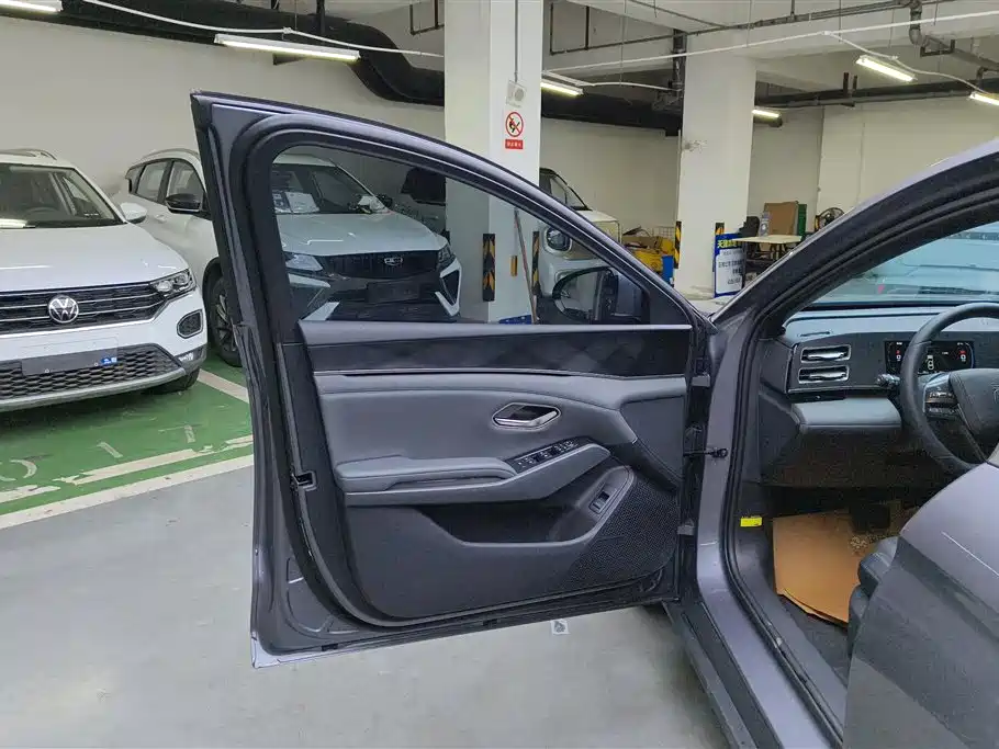 BYD Qin L 2024 DM-i 80KM Leading Edition фото 7