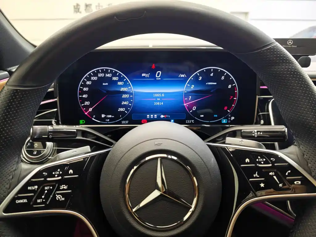Photo 11 - Mercedes-Benz E-Class