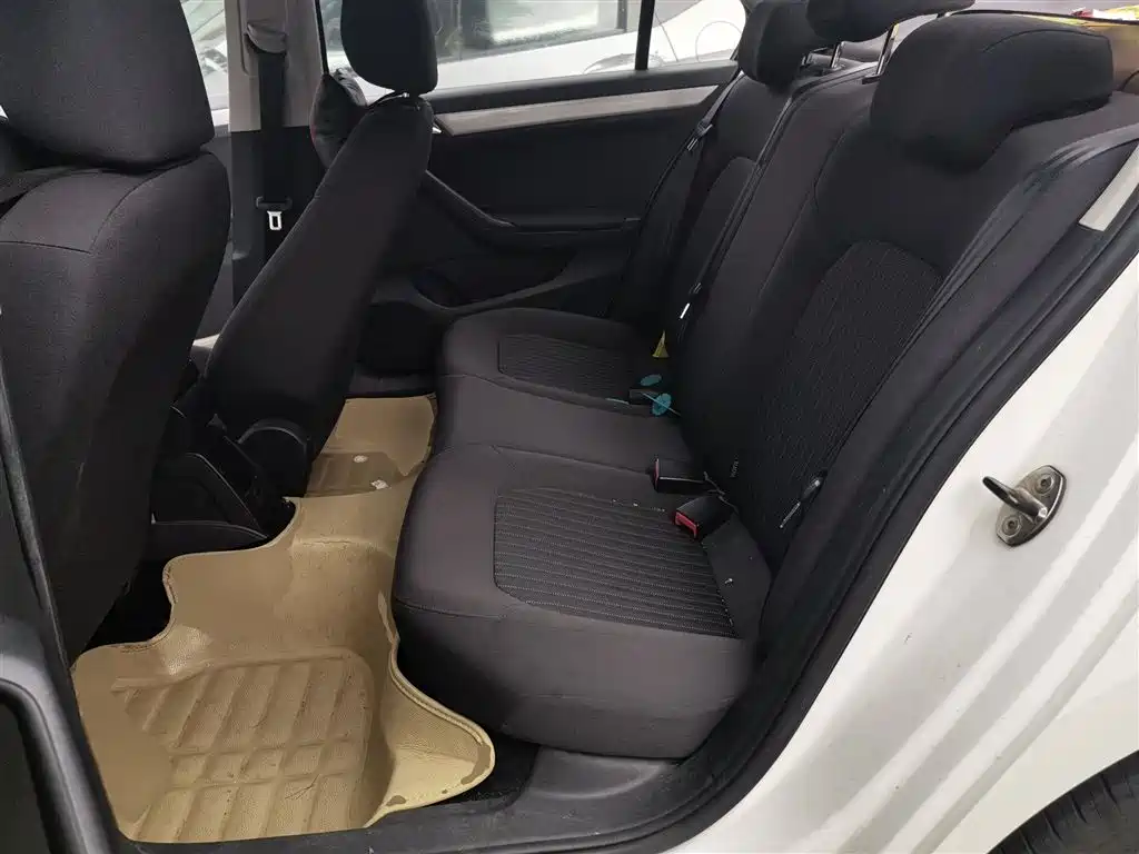 Volkswagen Jetta 2013 1.6L Manual Comfort фото 13
