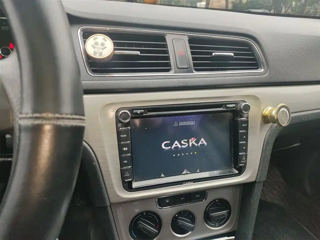 Volkswagen Lavida 2013 Facelift Classic 1.6L Automatic Comfort фото 9