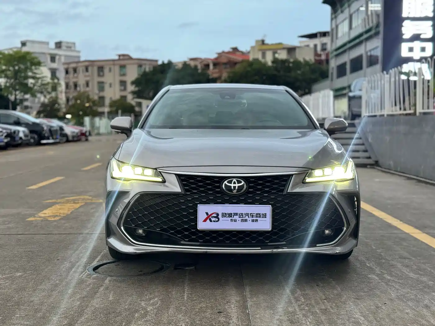 Toyota Avalon 2022 2.5L Luxury Edition фото 2