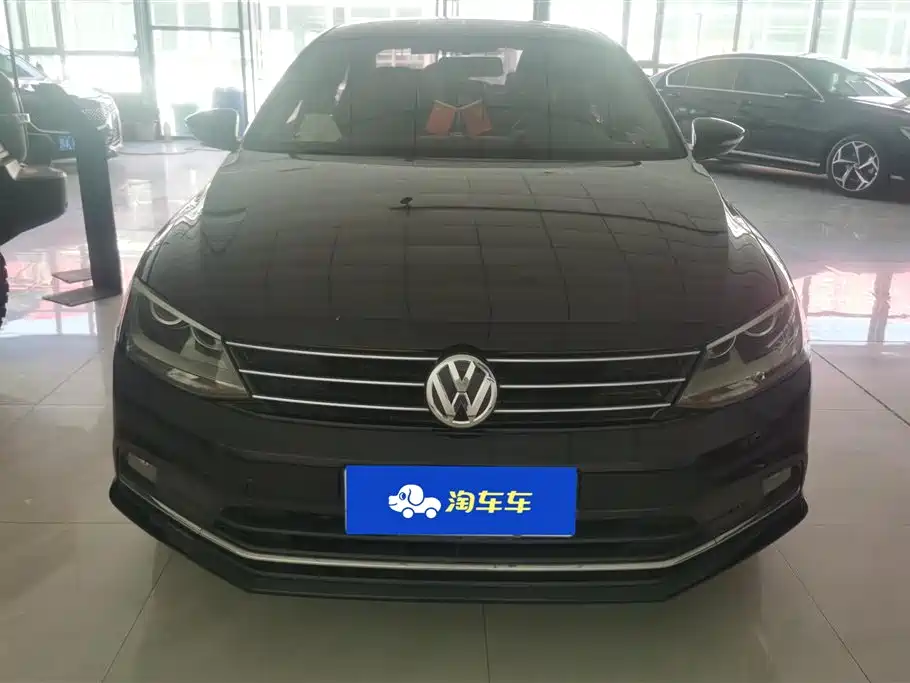 Volkswagen Sagitar 2015 1.6L Automatic Comfort фото 2