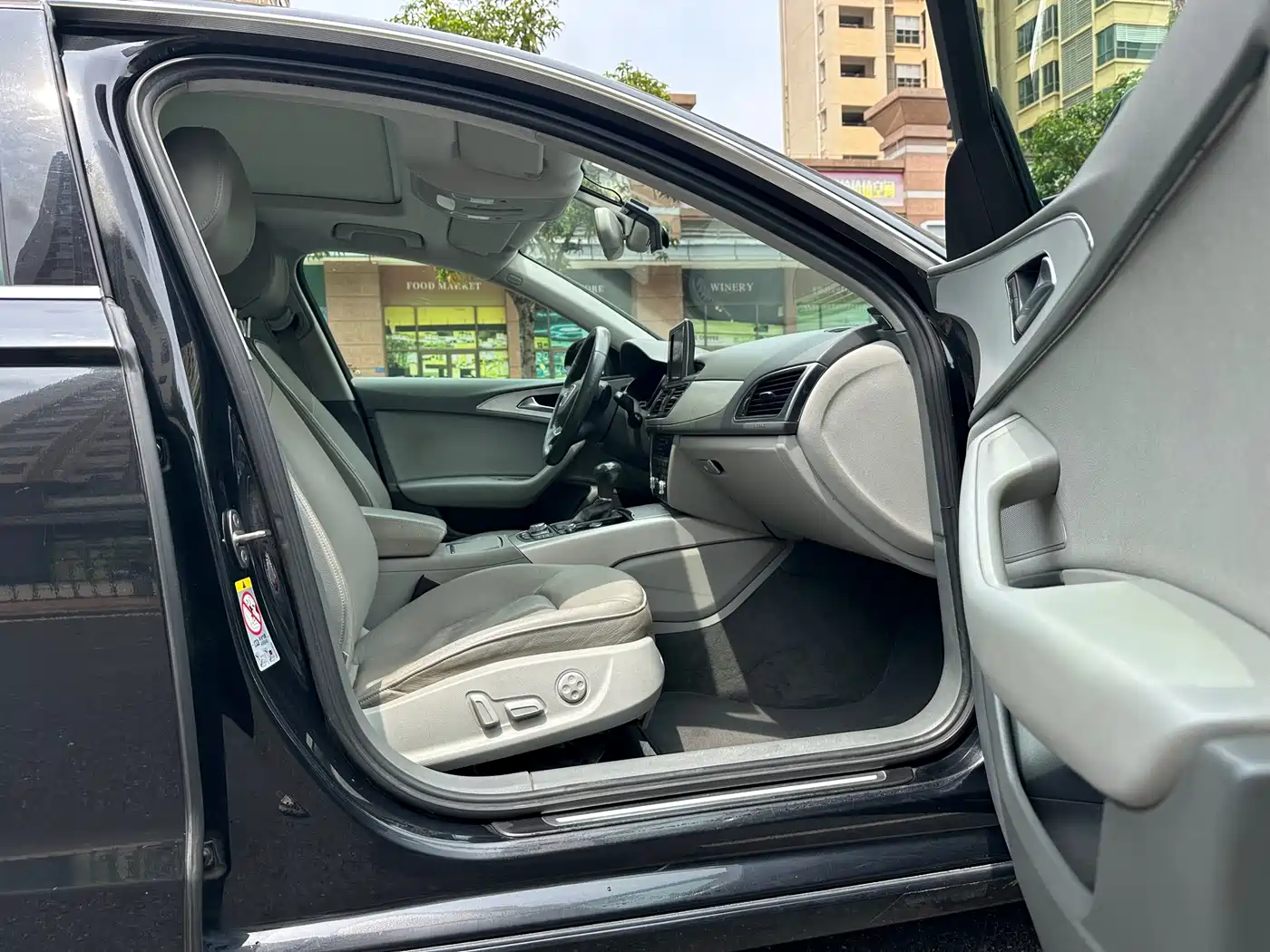 Фото 10 - Audi A6L