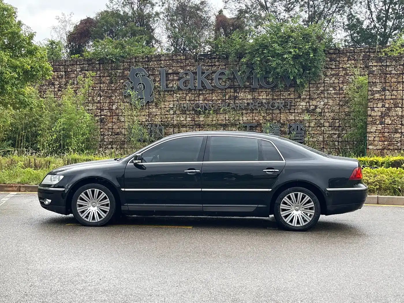 Volkswagen Phaeton 2009 Model 4.2L V8 4-seat Extended Executive Edition фото 5