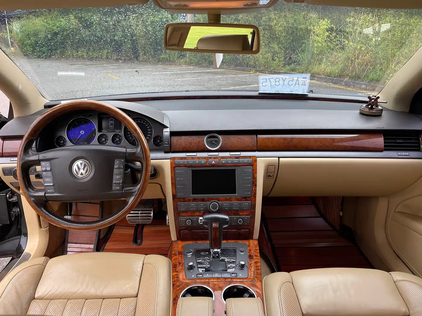 Volkswagen Phaeton 2009 Model 4.2L V8 4-seat Extended Executive Edition фото 11