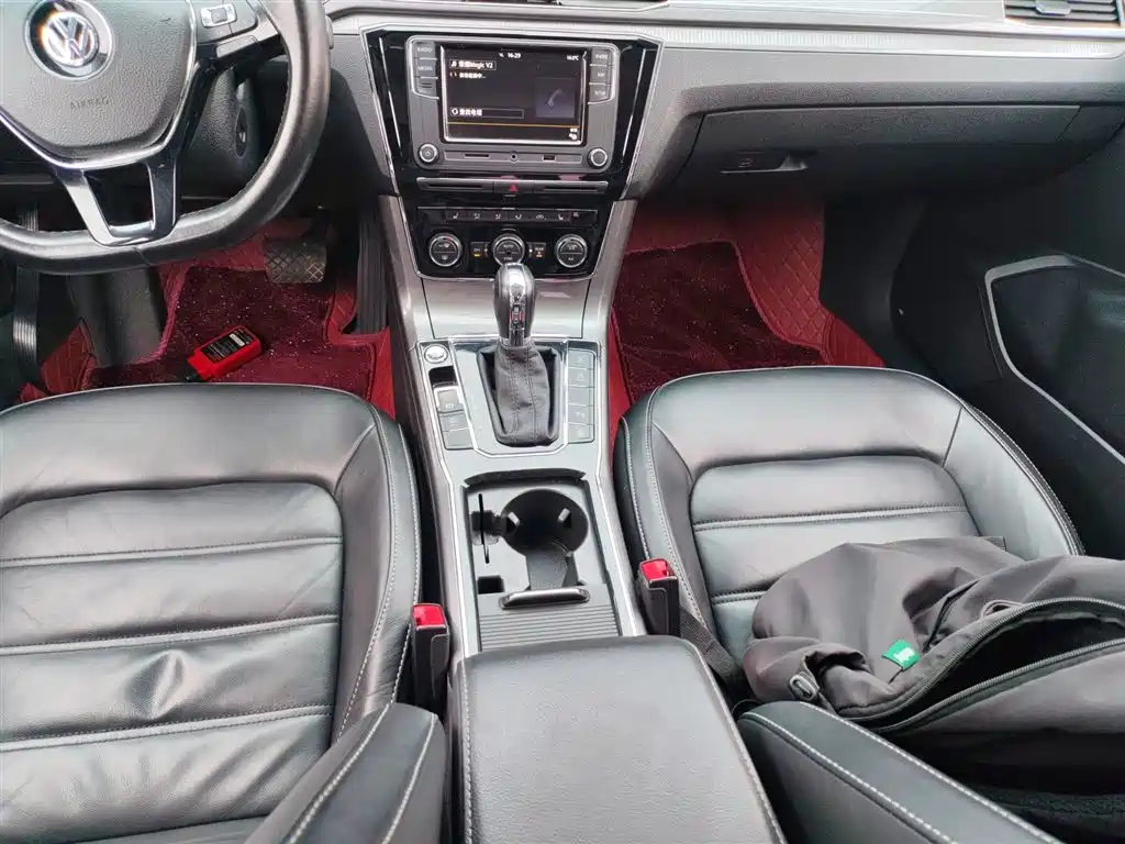 Volkswagen Passat 2017 330TSI DSG Prestige фото 14