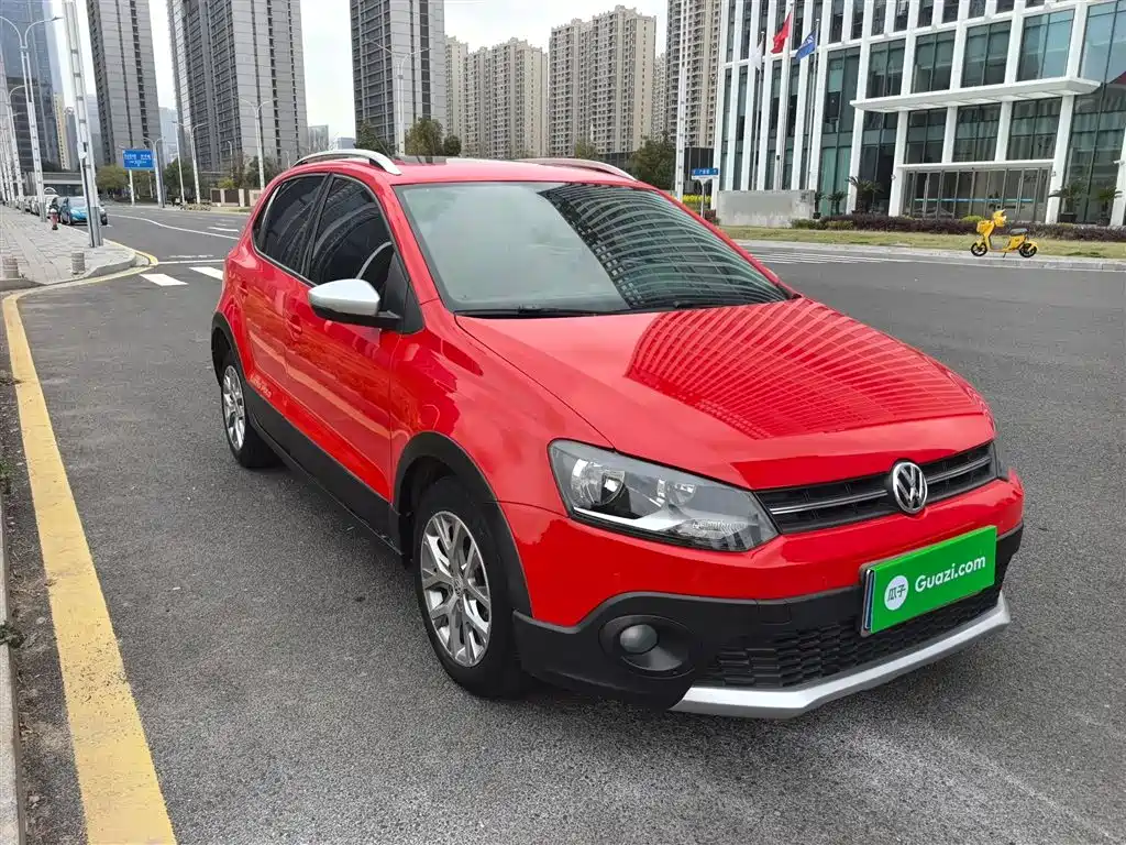 Volkswagen Polo 2014 1.6L Cross Polo Automatic фото 23