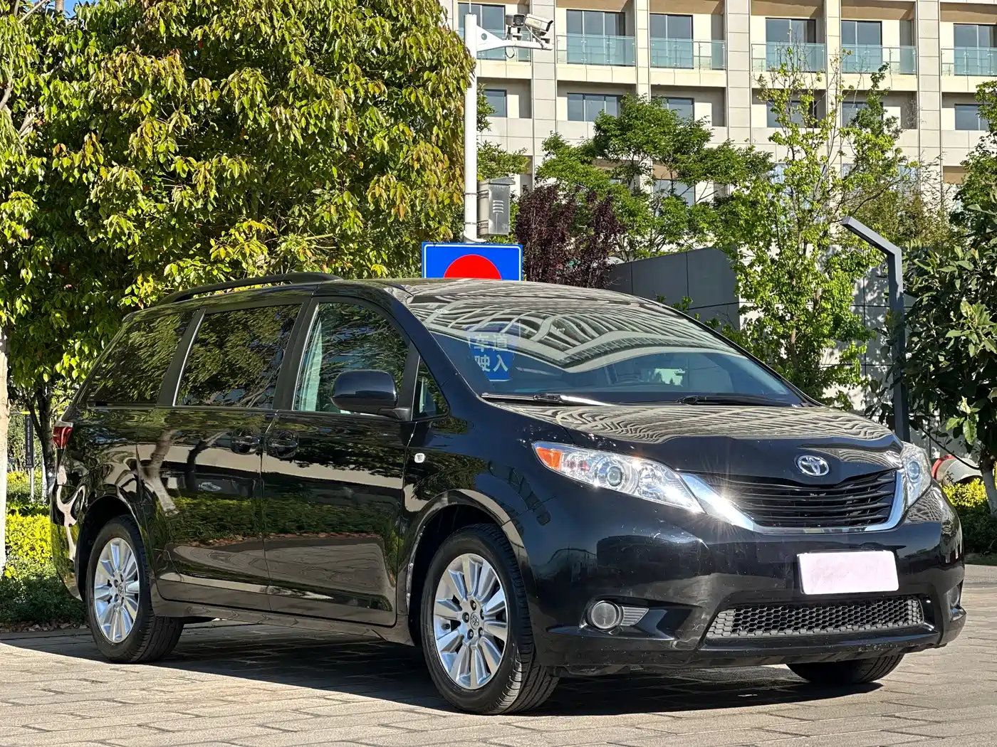 Toyota Sienna 2015 3.5L 4WD L фото 3