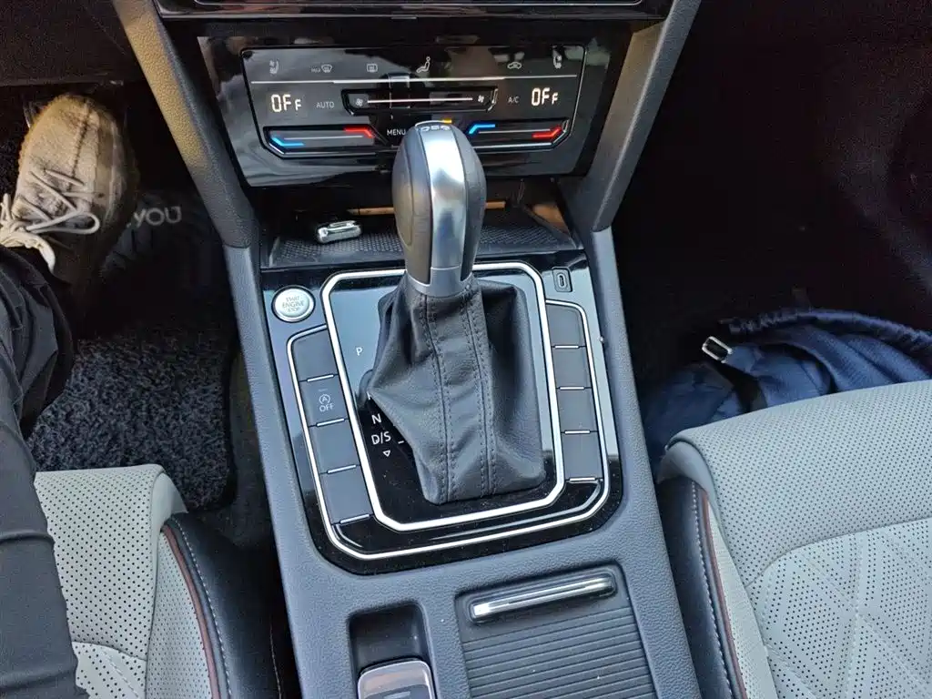 Volkswagen Magotan 2023 Model 2 Million Commemorative Edition 330TSI DSG Luxury фото 12
