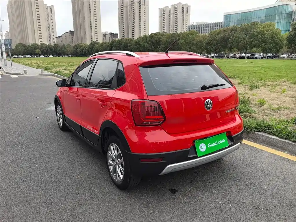 Volkswagen Polo 2014 1.6L Cross Polo Automatic фото 24