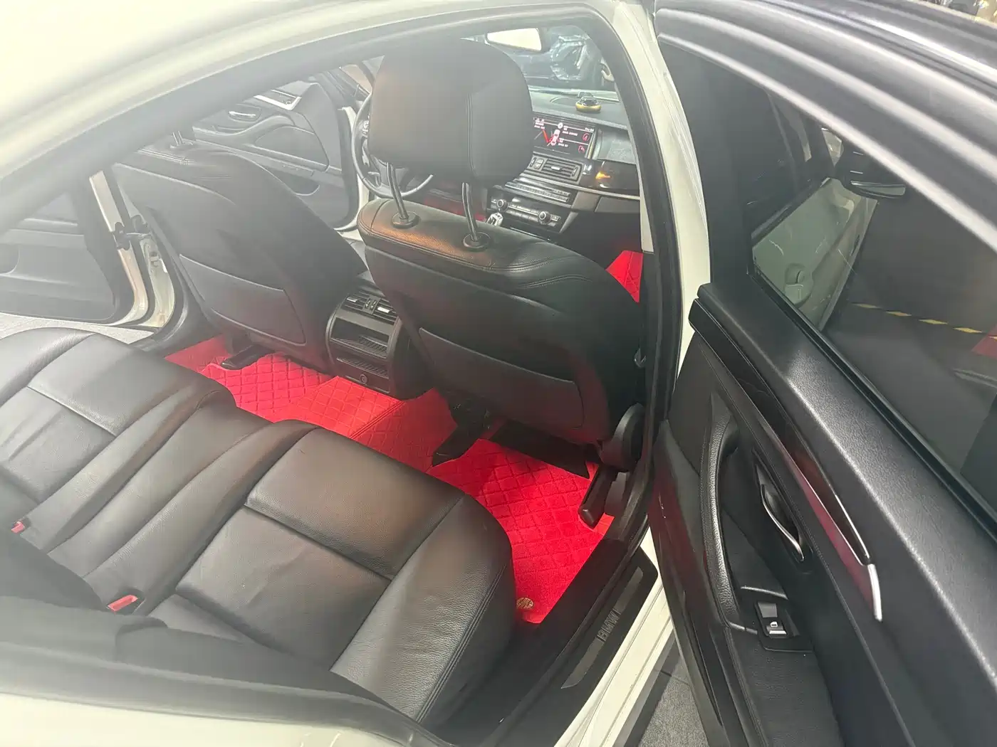 BMW 5 Series 2014 525Li Leading фото 5
