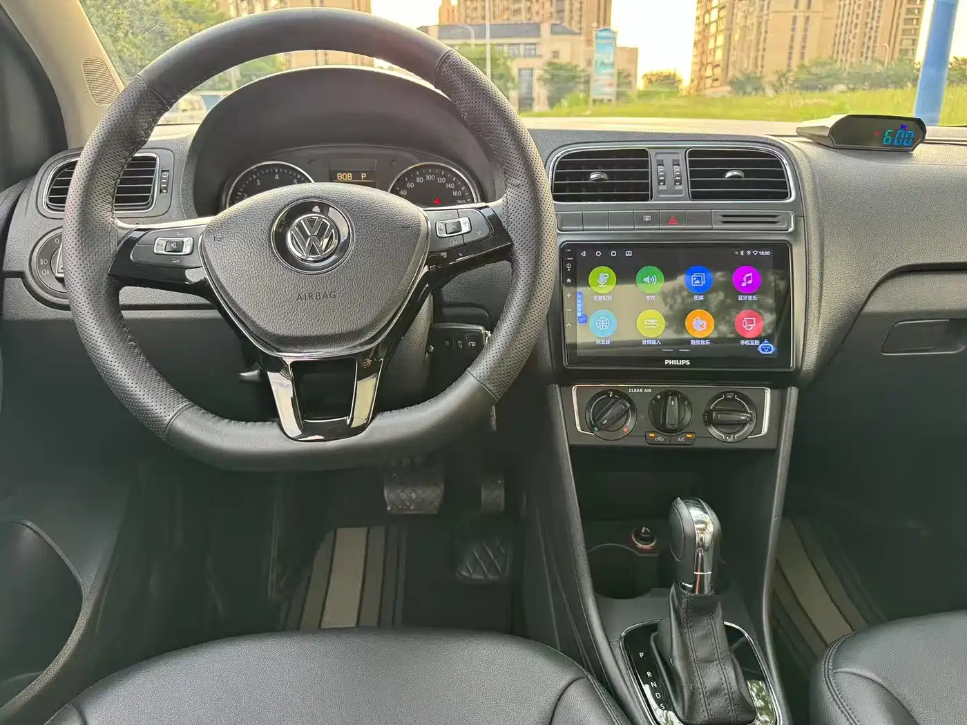 Volkswagen Polo 2016 1.6L Automatic Comfort фото 5