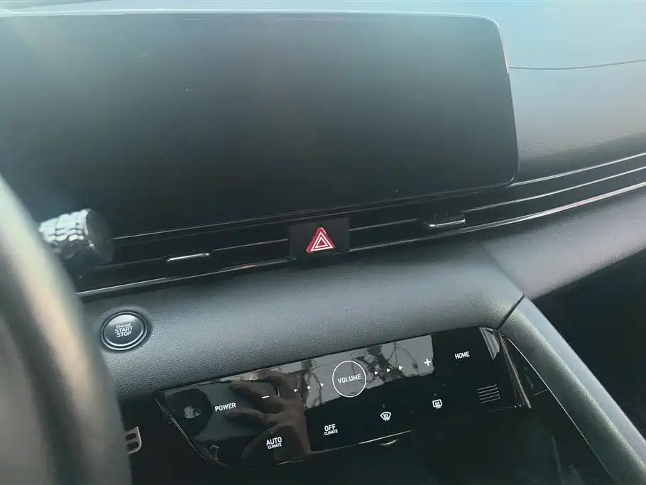 Hyundai Elantra 2021 240TGDi DCT LUX Premium Edition фото 13