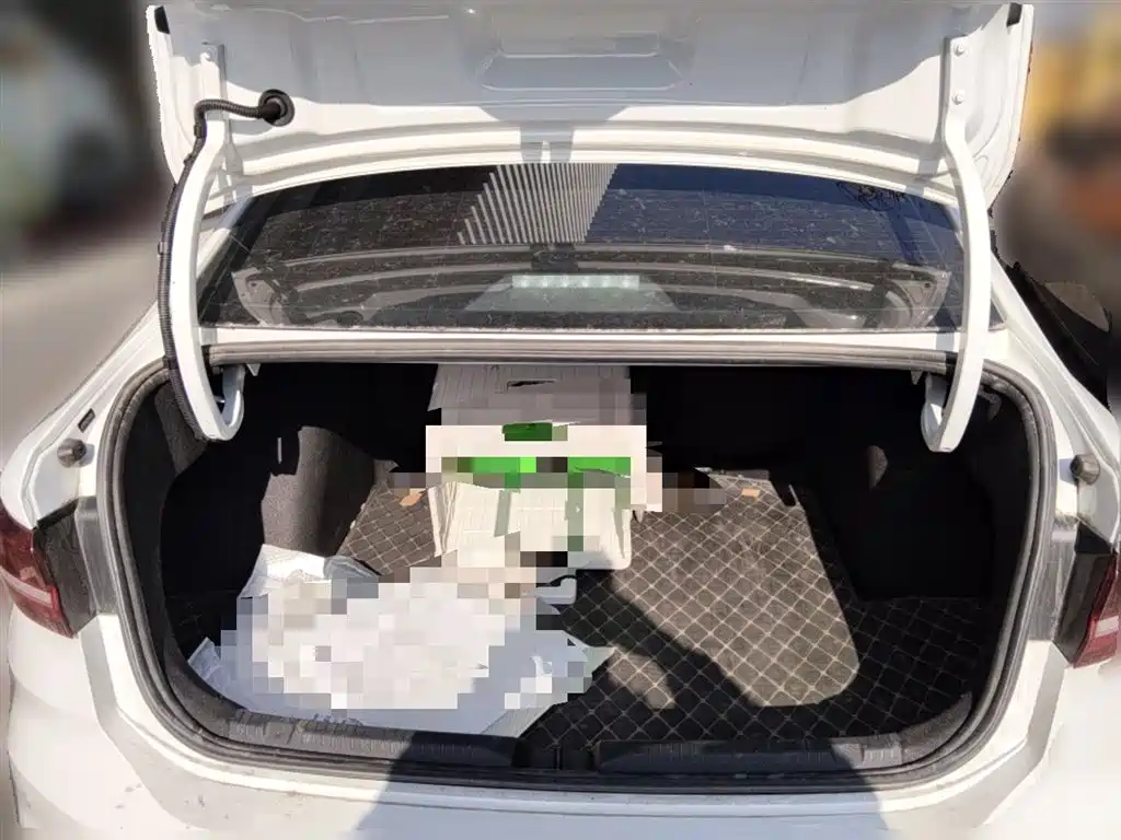 Volkswagen Lavida 2023 1.5L Auto Five Million Edition фото 15