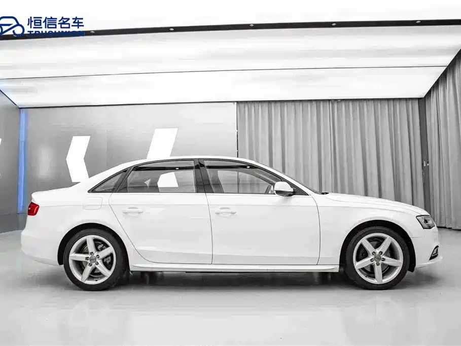 Фото 4 - Audi A4L