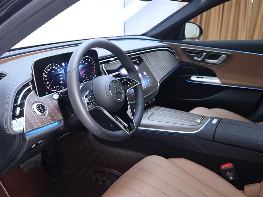 Mercedes-Benz E-Class 2024 E 300 L Fashion фото 11