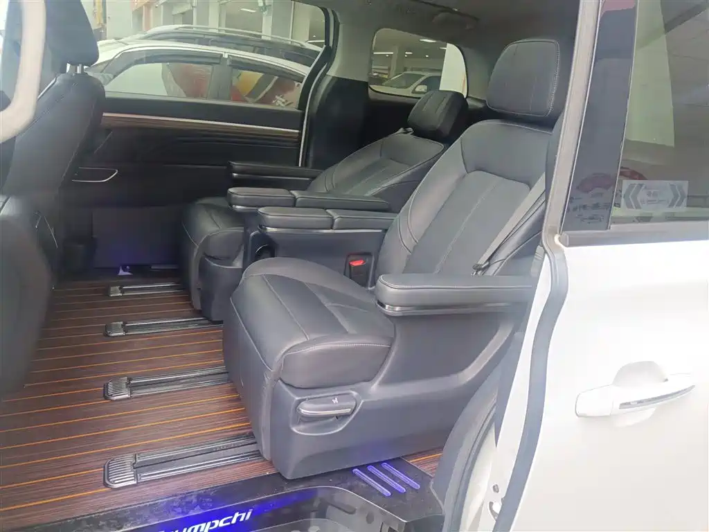 GAC Trumpchi Trumpchi M8 2021 Leading Show Series 390T Ultimate Edition фото 13
