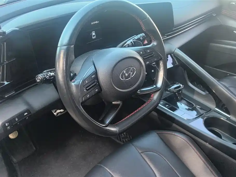 Hyundai Elantra 2021 240TGDi DCT LUX Premium Edition фото 12