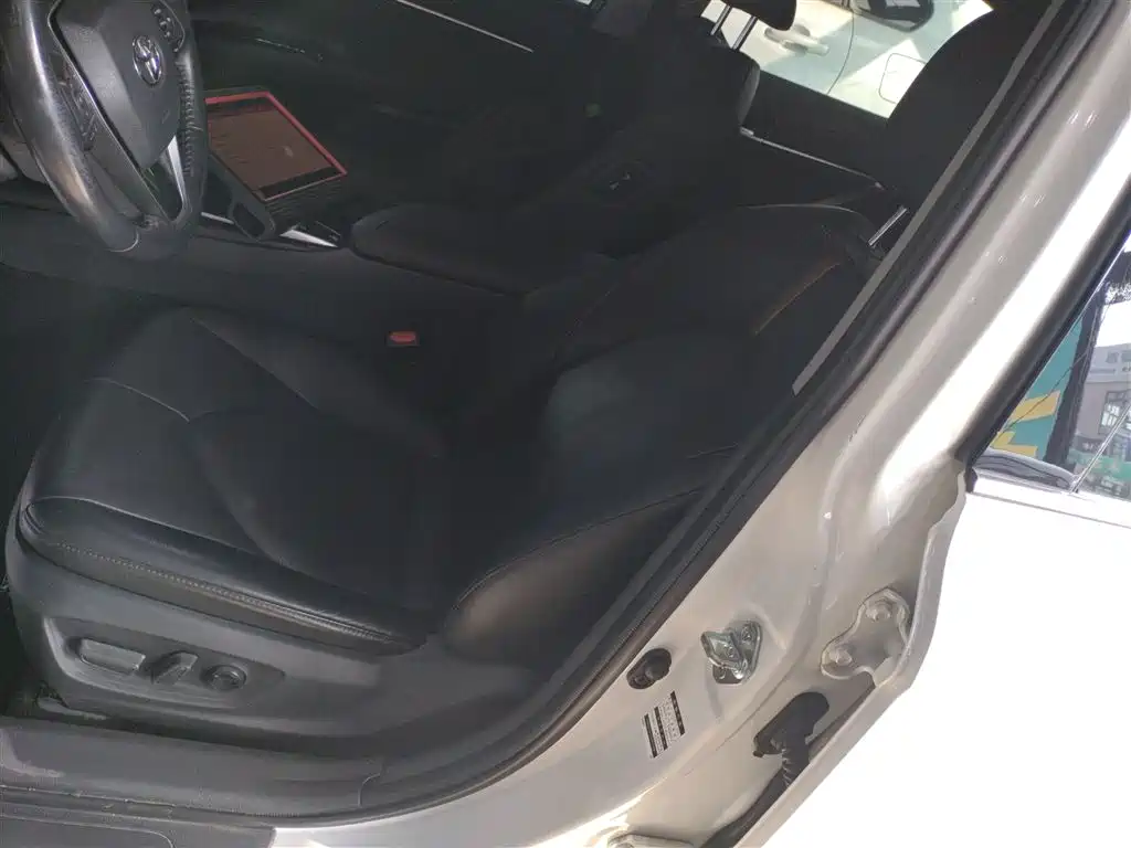 Toyota Camry 2023 Hybrid 2.5HGVP Leading Edition фото 15