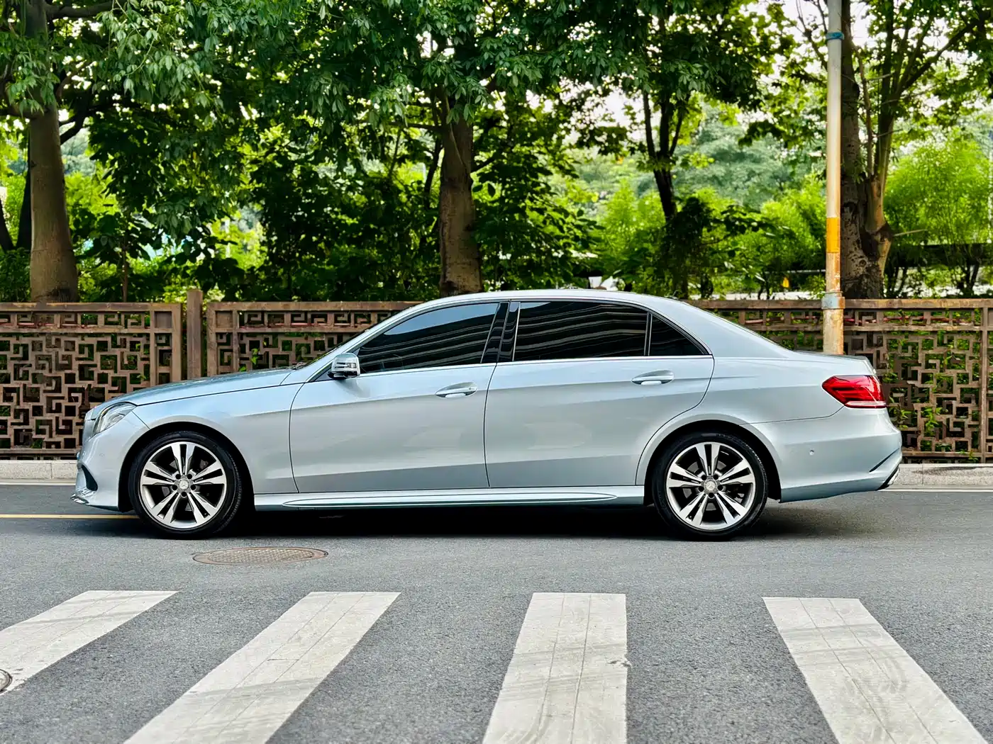 Mercedes-Benz E-Class 2015 Facelift E 260 L Sport фото 3