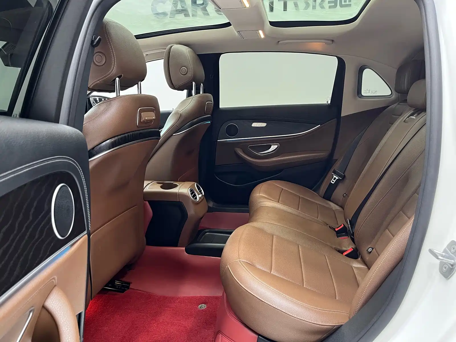 Фото 5 - Mercedes-Benz E-Class