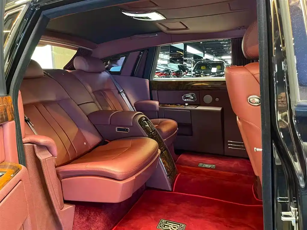 ROLLS-ROYCE PHANTOM