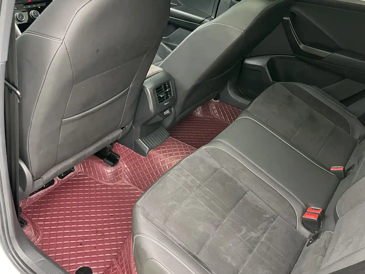 VOLKSWAGEN T ROC EXPLORING SONGS