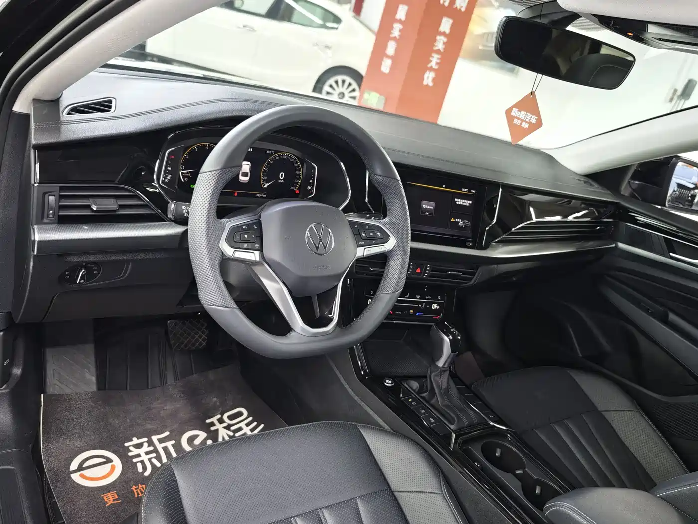 Volkswagen Passat 2025 Outstanding 380TSI Starlight Dragon Soaring Edition фото 7