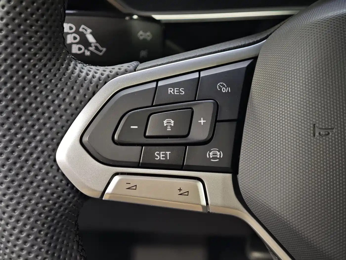 Volkswagen Passat 2025 Outstanding 380TSI Starlight Dragon Soaring Edition фото 14